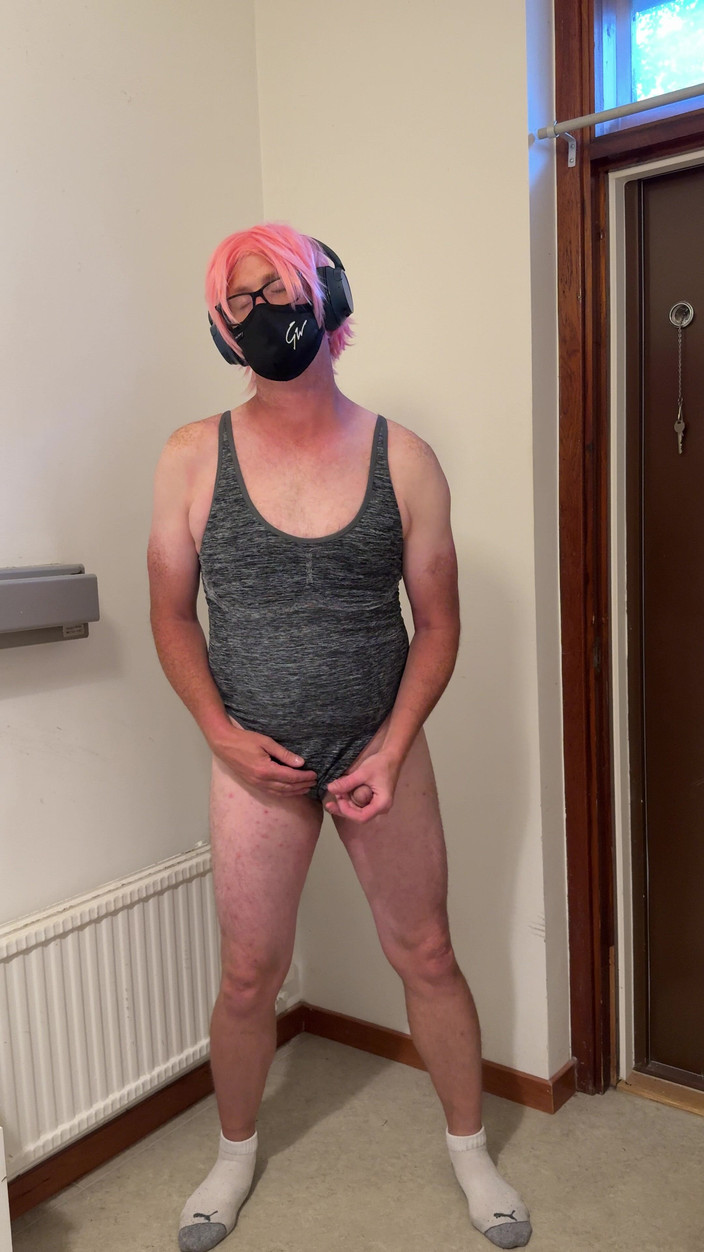 Julia Trans: 아빠를 위해 엉덩이, 공, 자위하고 사정하는 Trany