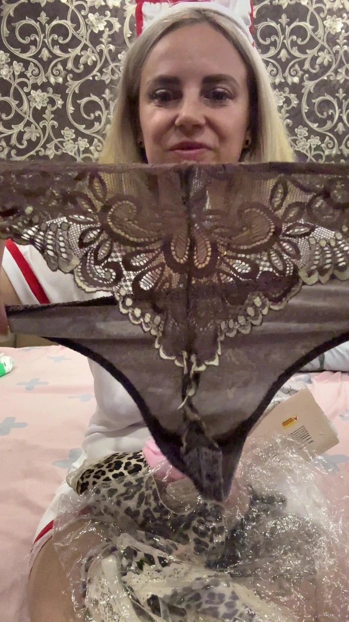 LarisaCum: I Show My Underwear!
