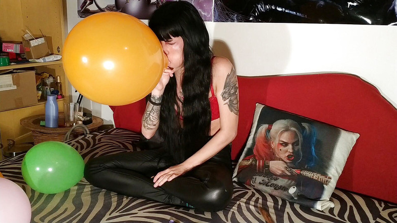 Beth Kinky: Balon Muncul.