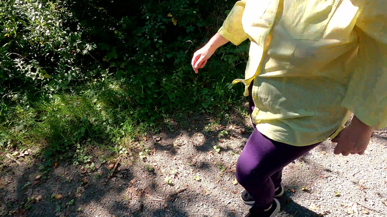 Bouncy Tits Action: Punishing Her Breasts While Hiking