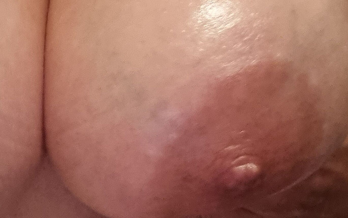 Anna_Bigboobs: Jugando con mis tetonas