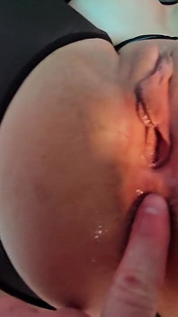 Seks anal sampai crot di dalam