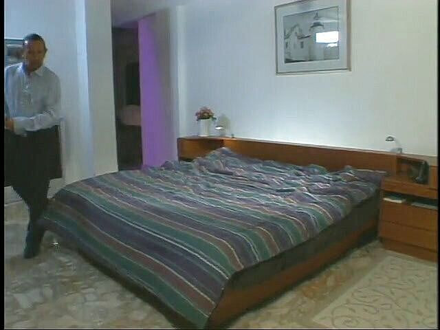 I want your Big Big Boobs: 漂亮的金发女郎观看她的老公操丰满的年轻荡妇