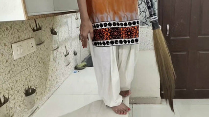 Saarabhabhi6: Manžel šukal Saaru v kuchyni, zatímco všichni byli doma