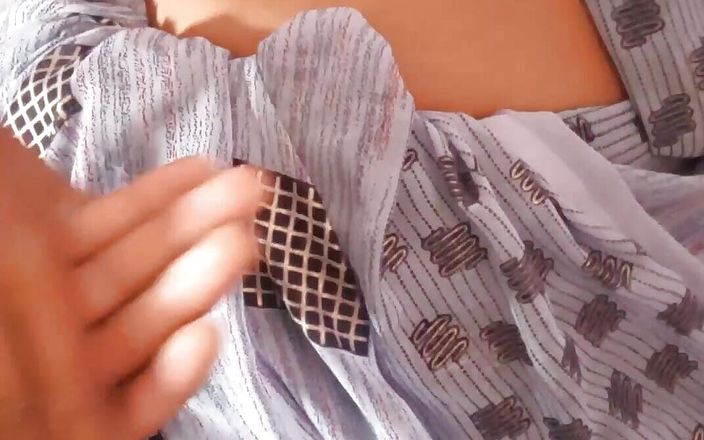 Ritu: 18 साल की कमसिन सौतेली बहन सौतेले भाई के बड़े लंड के साथ अपना कौमार्य खो देती है