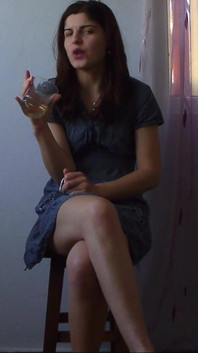 Сексуальна тінка і сік, щоб випуклість її сечового міхура