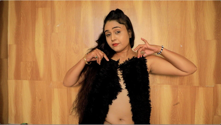 NOXAVO: Sexy dívka zvyšuje teplo hotelu