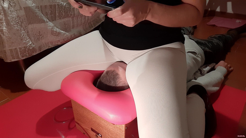 goddess82: Zabawna sesja smoth ** ing Wewnątrz smoth ** box!