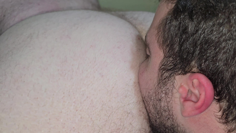 Osoychaser: Saya akan menjilat pantat seorang lelaki berbulu gemuk dan kemudian...