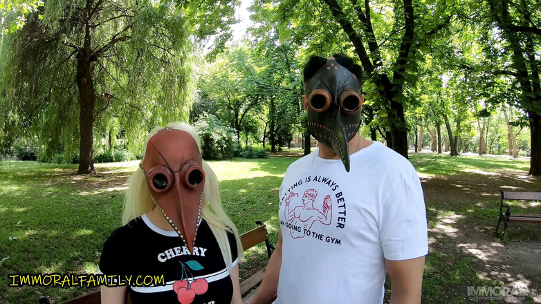 Immoral Family: Enorme sborrata su un piccolo cespuglio della bomba dal corpo...