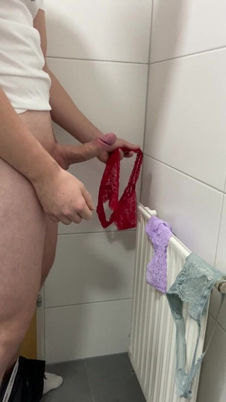 Lucas Nathan King: Cumming in MILF Neighbours Panies After Sneeking in Her House