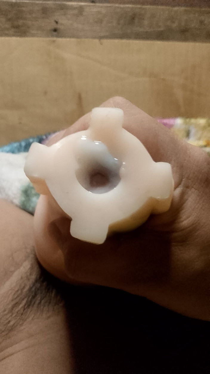 Boylove683: Cu jucărie