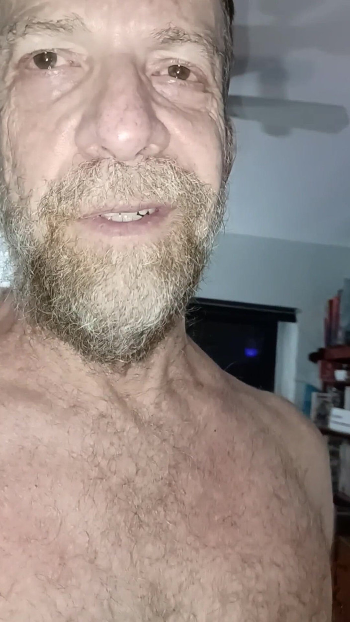 Hairyartist: Olá pequeno, você é meu jantar