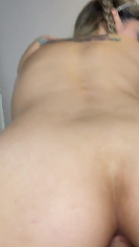 Fac sex cu curva lui Divinamaruuu în fund - anal creampie