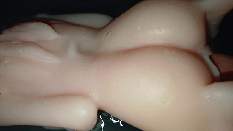 LunaDesire: LunaDesire，一个娇小的妻子，真的很想要她室友的巨大。