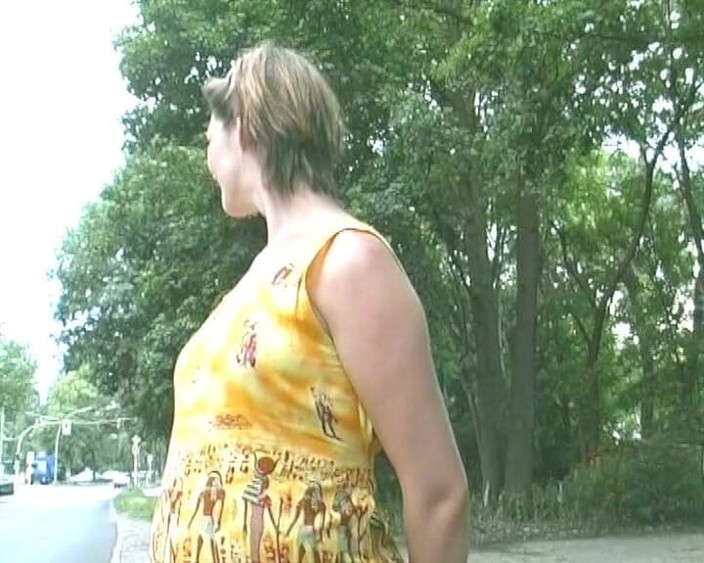 Deutsche Madchen: मोटी जर्मन महिला अपने छोटे स्तनों पर गर्म वीर्य लेती है