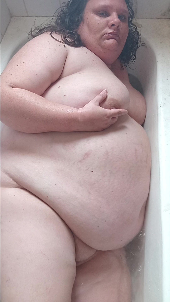 hothouse18xxx: Hot Bathtub Tease by Stacy