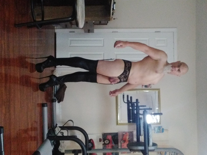 MrLeggs: În cele din urmă a primit acest jartieră ieftin de...