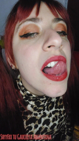 Tu Gauchita Argentina: You like my tongue? And how do my tights fit?