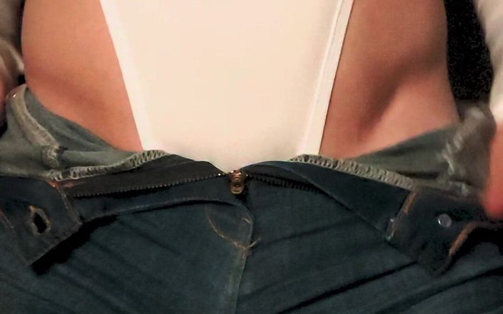 Jade Sissy: Có lồng trinh tiết mới!