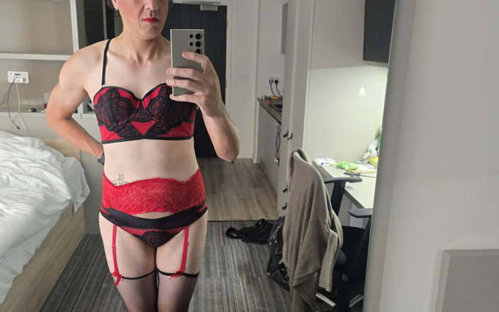 sissychristel: Sissy Cuffed to Cock