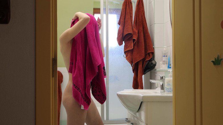 AnnaHomeMix: Op mijn jonge stiefmoeder onder de douche.