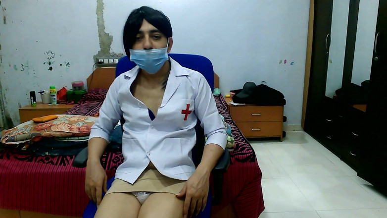 Cute & Nude Crossdresser: Cosplay di infermiera calda nel mio bagno.
