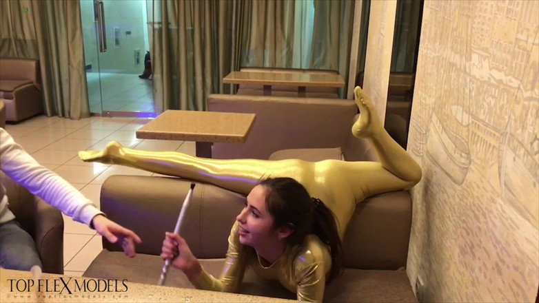 Flexilady: Ruslana Flexible Spandex Fun