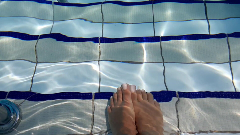 Fetish intimmedia: Foot fetish play in pool