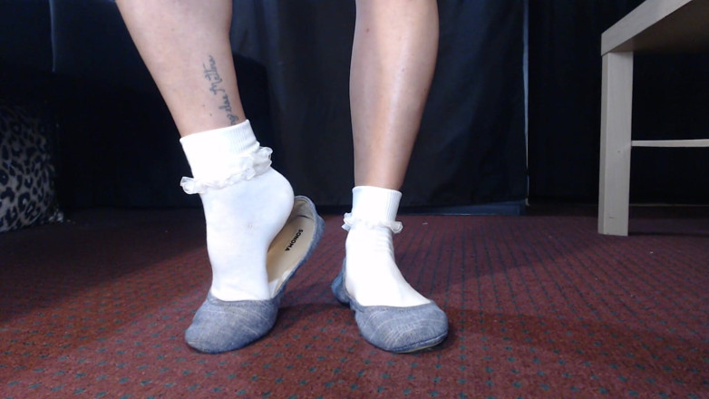 Abby Anna: Ruffled socks gray balletflats shoeplay