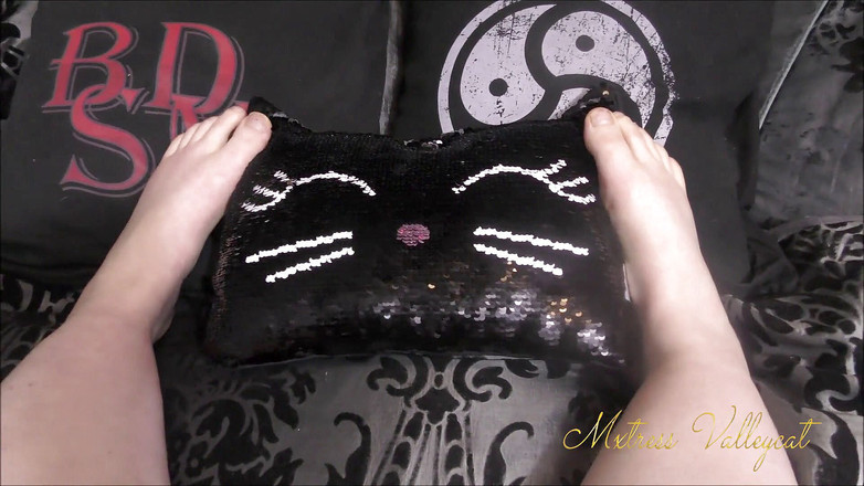 Mxtress Valleycat: Hai cách sequin toe trêu chọc