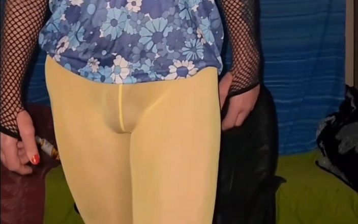 Lizzaal ZZ: Another clip i did in my yellow tights