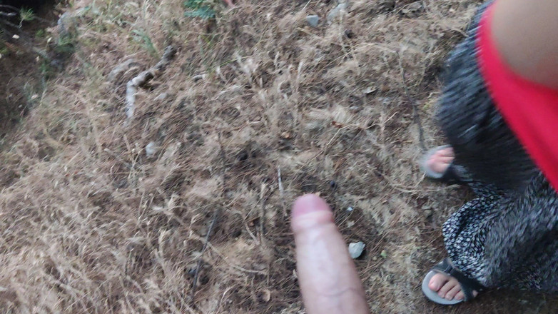 Hairy couple: Muž se setká s roztomilou chlupatou holkou v lese a šuká...