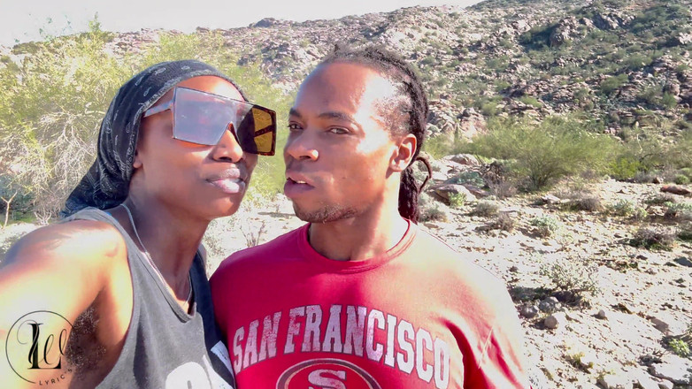 LyricsWay: 乌木夫妇徒步旅行新鲜空气和色情明星