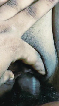 Indická Desi Bhabhi zadek a kundička tvrdě ošukaná jejím devarem, poprvé zraňující sex