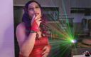 Smoking fetish lovers: Holly Cox în trabuc sexy cu lumini laser