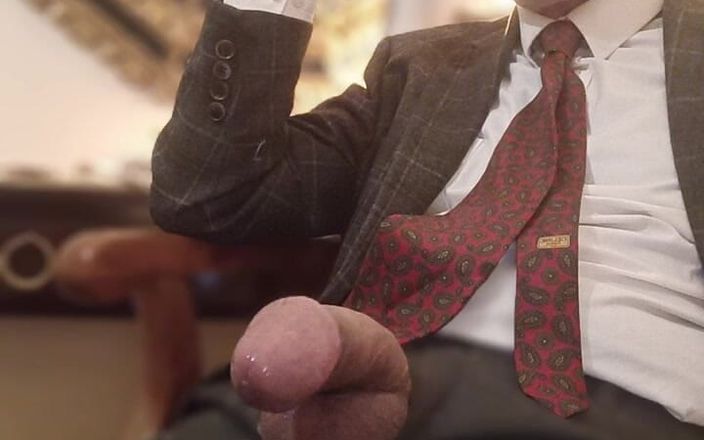 Hornydaddy50: Pappa på hans kontor