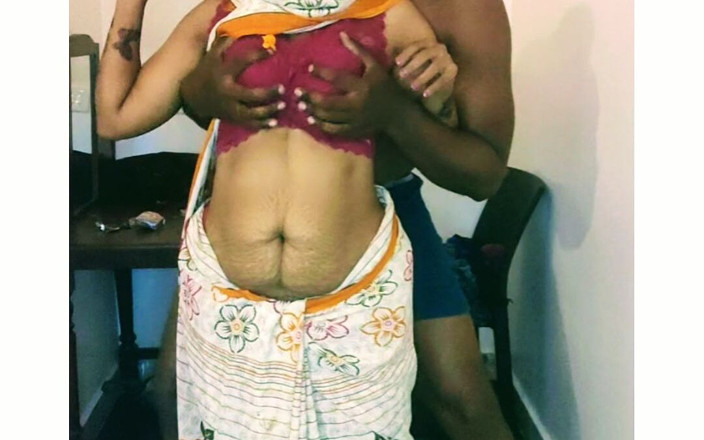 Tamilnaduu: Hot Indian Mallu Aunty Fucking Hot Saree