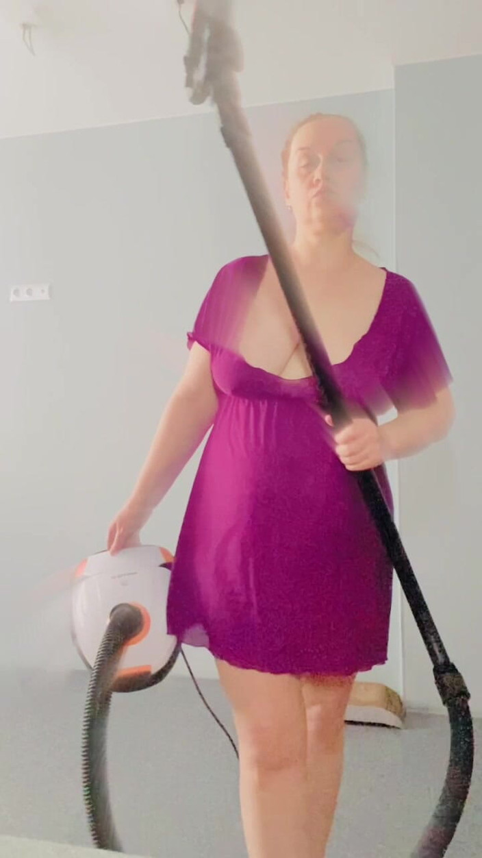 VikkiGeorgia: 用高跟鞋抽真空