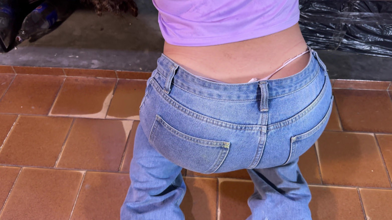 SugarPose: Encanador Sem Noção Cassandra Tenta Consertar Os Tubos