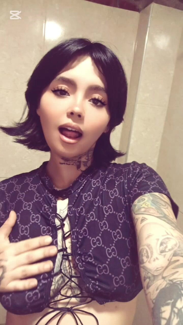 Dalyla: Small and Watery Tits