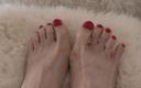 Lady Victoria Valente: Wiggle My Toes