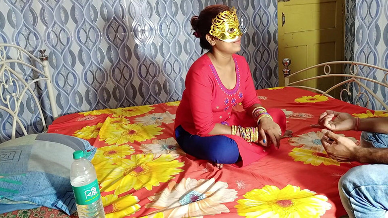 FireeCouple: Вчителька покинула студентку додому після одруження