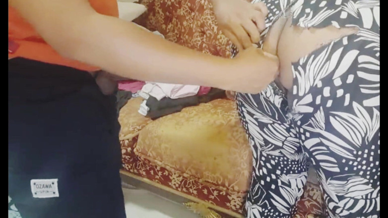 Akhi moni: Bangladeshi Working Girl Fucking in the House