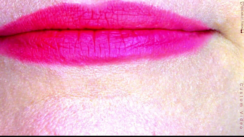 Scarlet Vixen: La sexy Scarlet dit Ahhhh - Uvula Showoff