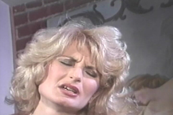 Planete Francaise: Ona je francouzská milfka, která ráda šuká do análu ve trojce