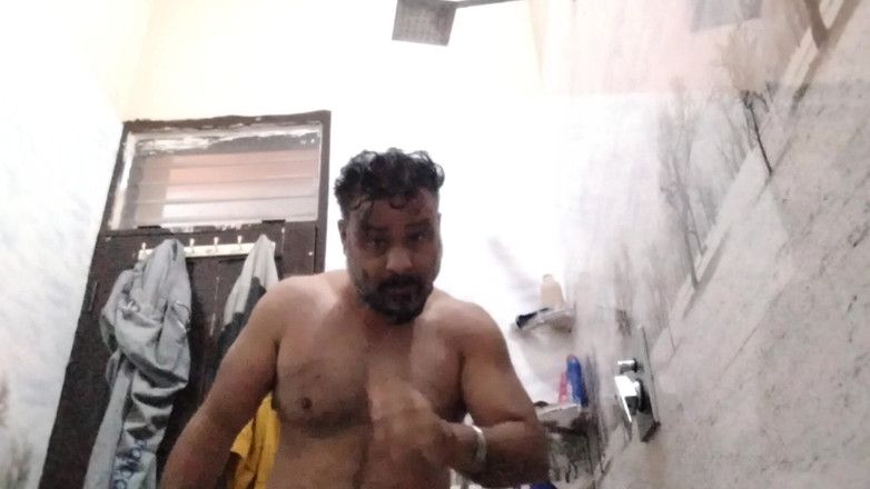 Daddy Dude: Tati De Zahăr Făcând Baie Goală