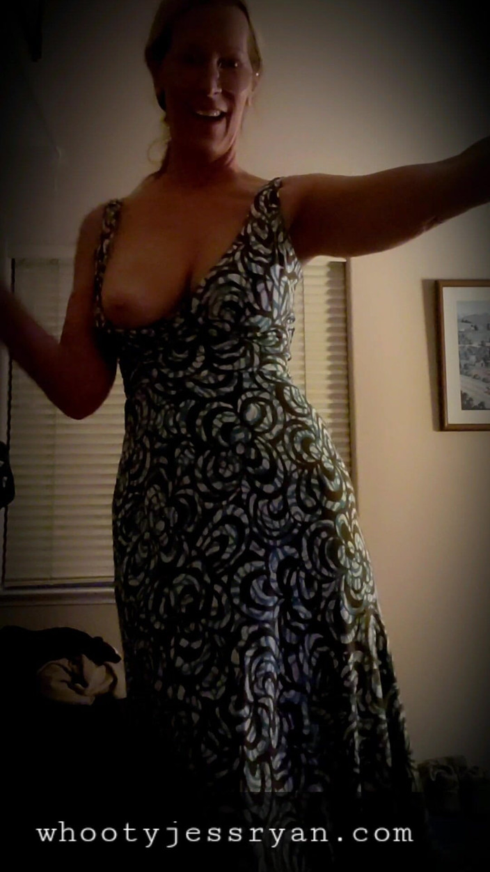 JessRyan: Siendo tonta provocación y mostrándose