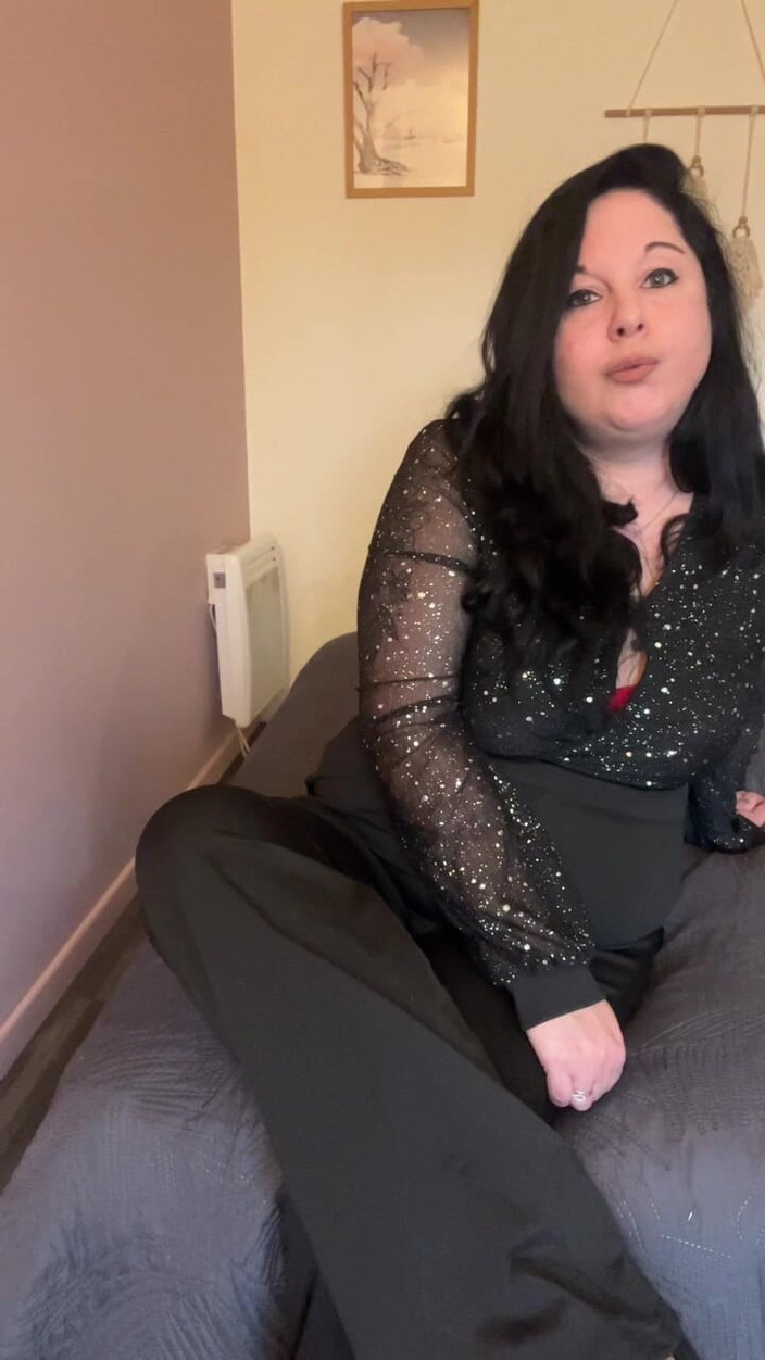 Maitresse Clara: Berikan Saya Pantat Awak Untuk Tahun Baru!