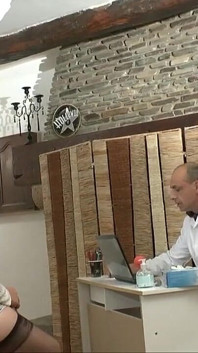 سوريال لديها موعد مع طبيب نساء كفء جداً!